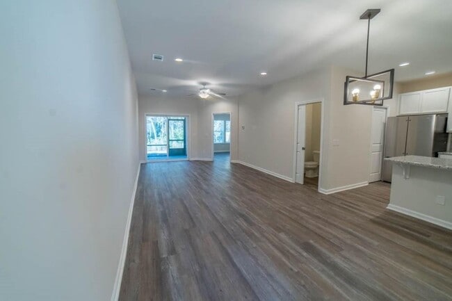 Building Photo - 131 Lower Creek Dr