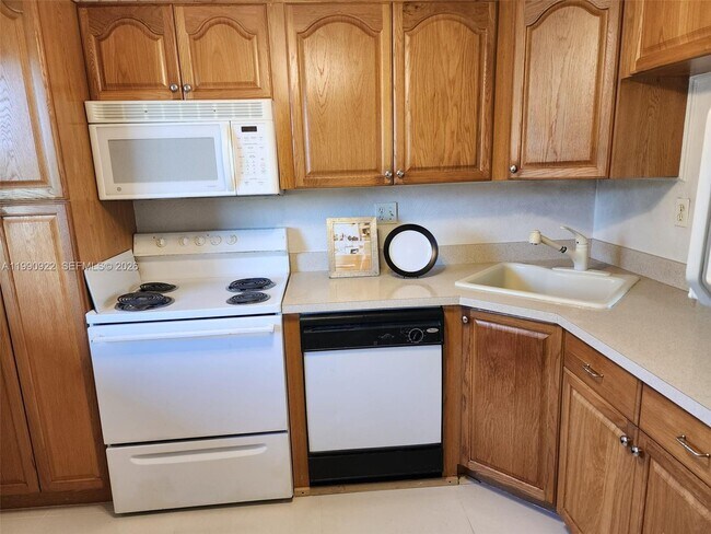 Building Photo - 8370 Sands Point Blvd