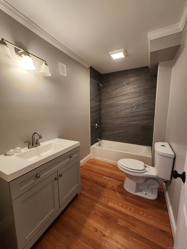 Building Photo - 782 Farmington Ave