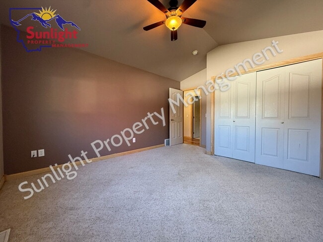 Building Photo - Spacious 5 Bed, 3 Bath Home with Triple Ga...
