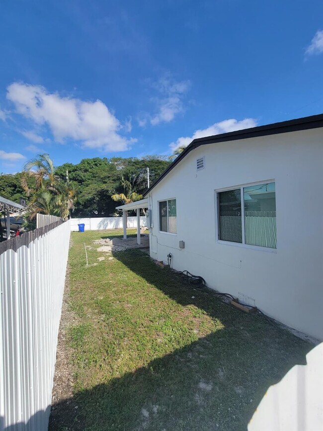 Building Photo - 2207 Taft St