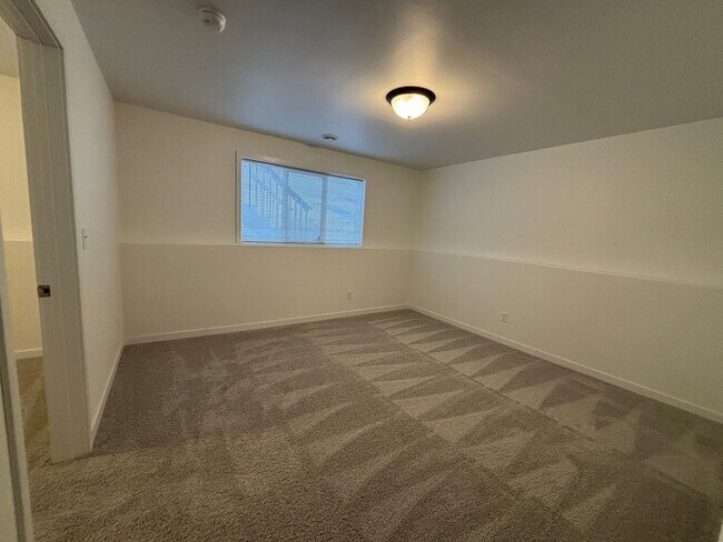 Building Photo - 3 Bed 3 Bath Townhome