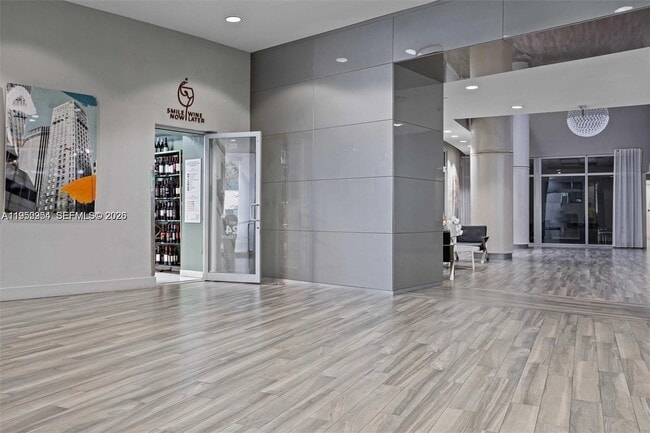 Building Photo - 1750 N Bayshore Dr