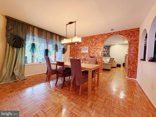 Building Photo - 1317 Mettler Rd