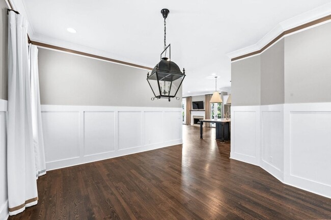 Building Photo - Stunning 4BE/3.5BA home in the heart of Gr...