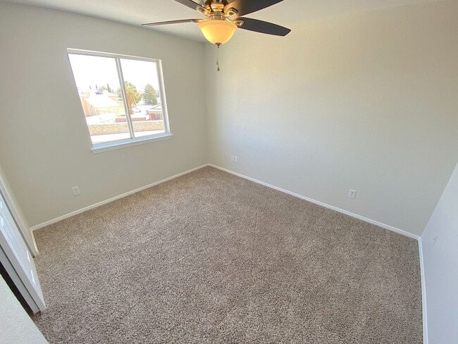 Building Photo - Beautiful North Hills Refrig A/C Home with Pool!