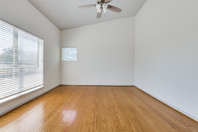 Building Photo - 2605 Calumet St