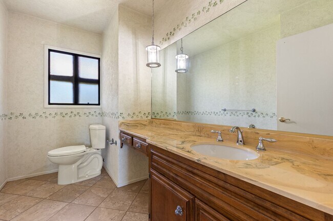 Building Photo - Ocean View Prime Location