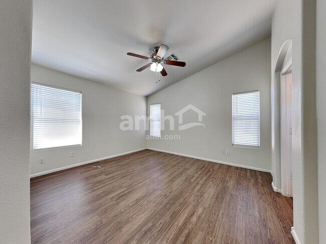 Building Photo - 11436 E Pronghorn Ave