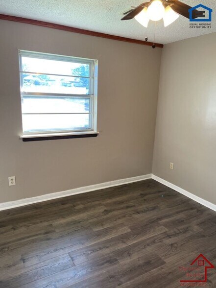 Building Photo - 4708 SE Sunnymeade