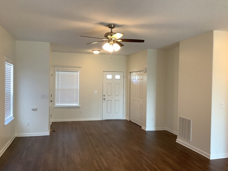 Building Photo - 249 Cavanaugh Dr