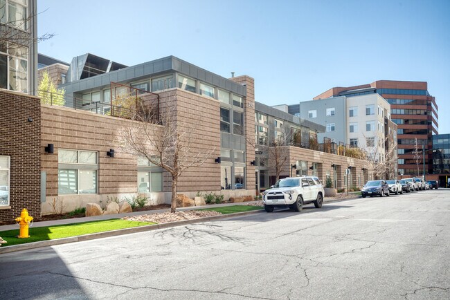 Building Photo - 350 S Jackson St