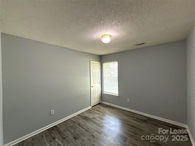 Building Photo - 3025 Longspur Dr