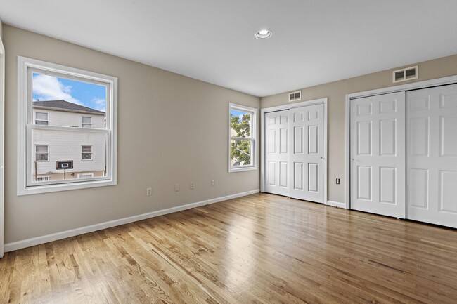Building Photo - 359 Cator Ave