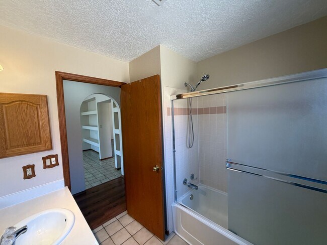 Building Photo - 7281 Spruce Mountain Loop NE