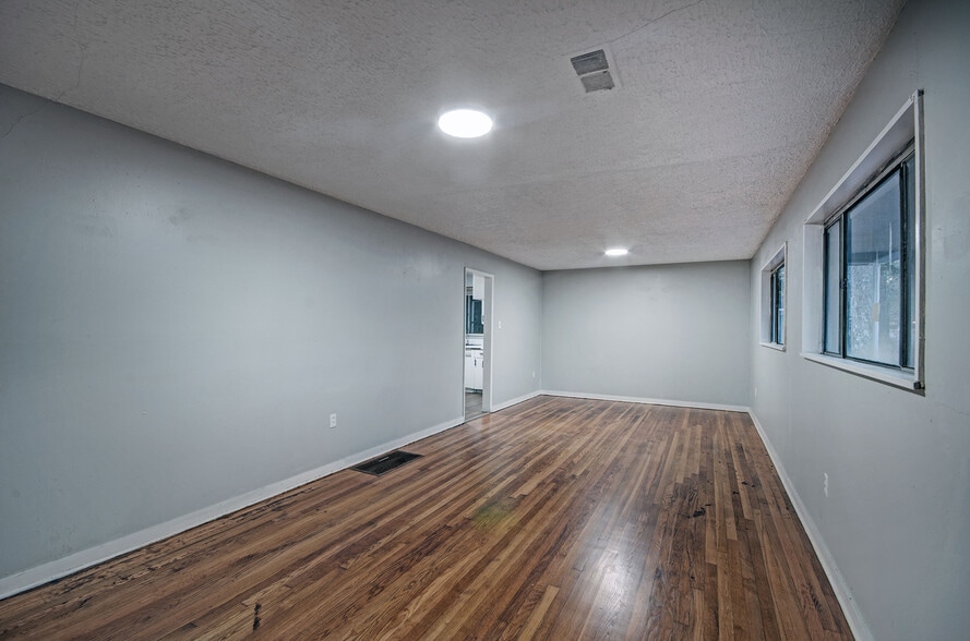 Building Photo - 4240 Azalea Dr