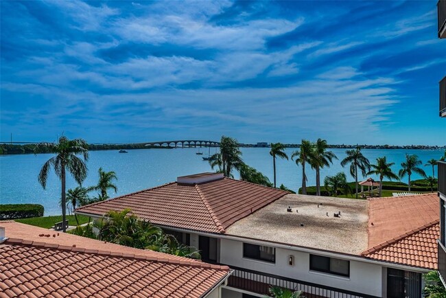 Building Photo - 6357 Bahia Del Mar Blvd S