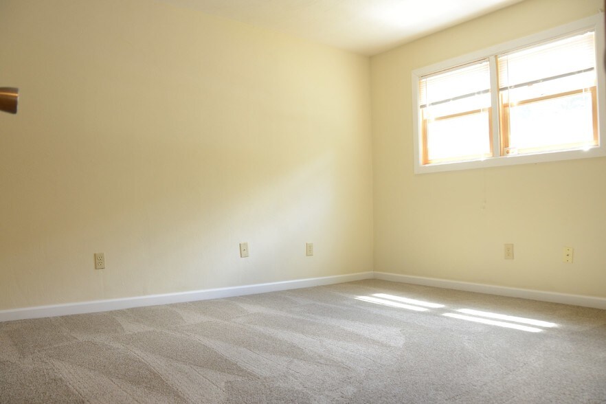 Master Bedroom - 708 Torrey Ln