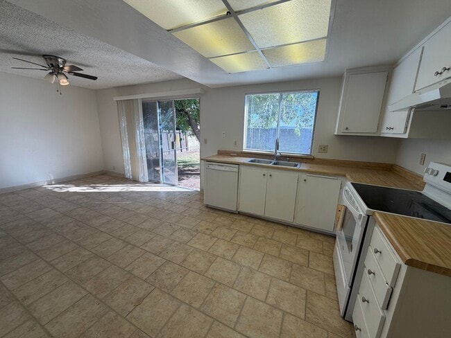 Building Photo - 612 Wigeon Way