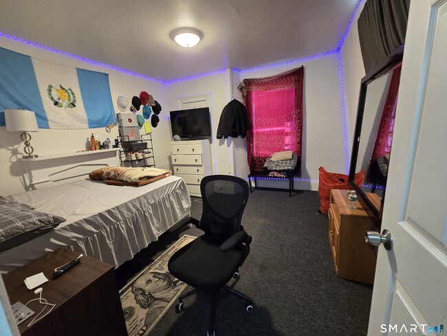 Building Photo - 102 Hanover St