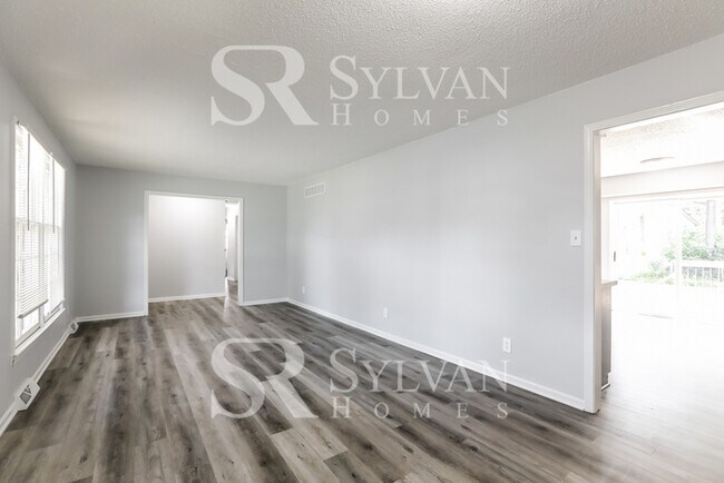 Building Photo - Carve Out a Great Life Here!