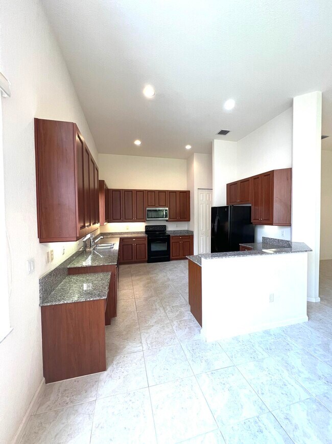Building Photo - 9774 Isles Cay Dr