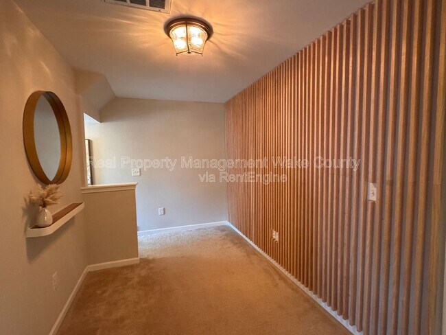 Building Photo - 166 Gulley Glen Dr