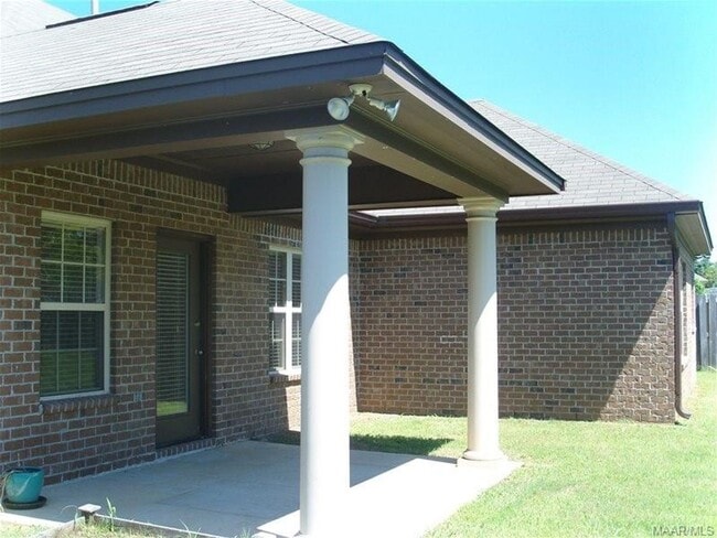 Building Photo - Great Location in Prattville