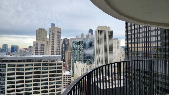 Building Photo - 300 N State St