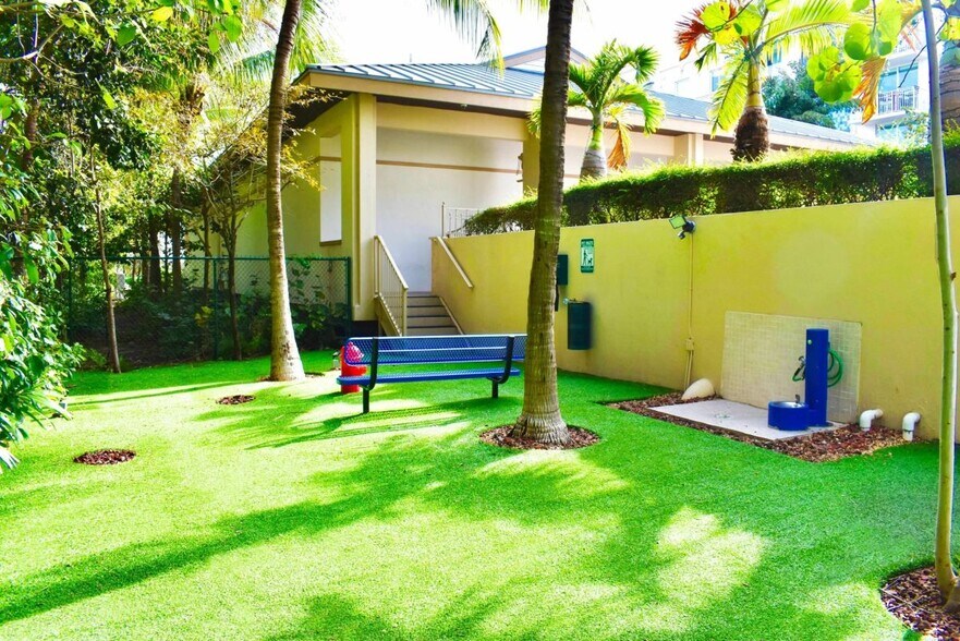 Building Photo - 551 NE 39th St