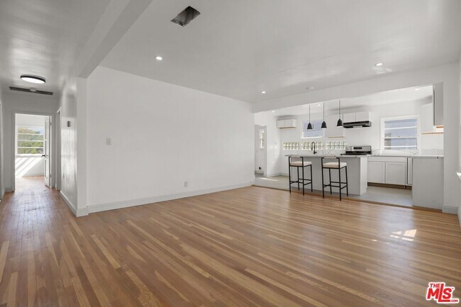 Building Photo - 4411 Victoria Park Dr