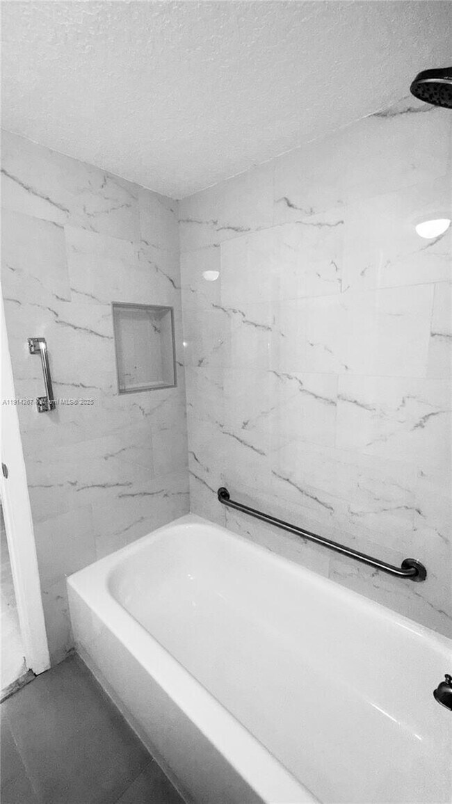 Building Photo - 16521 Blatt Blvd