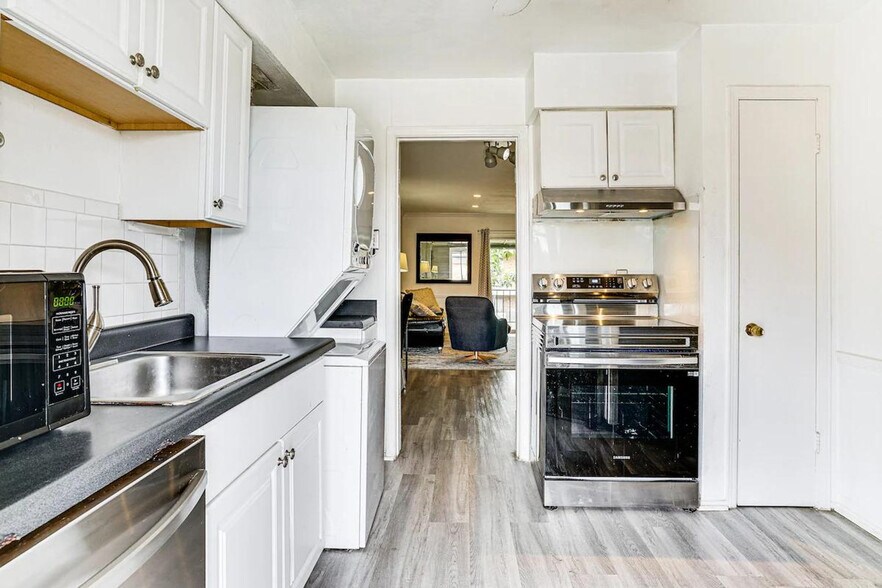 Building Photo - 10228 Regal Oaks Dr