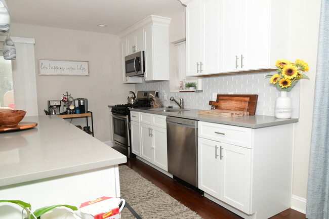 Building Photo - 6256 Osage Ave