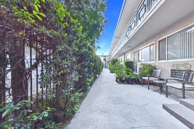 Building Photo - 6743 Whitsett Avenue