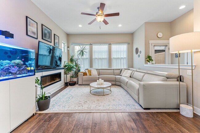 Building Photo - 9325 E 58th Dr