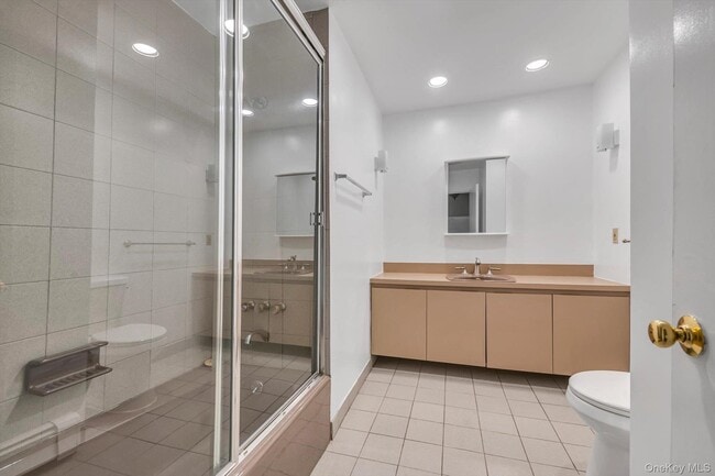 Building Photo - 16 Middle Ln