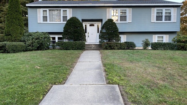 Building Photo - 12 Lakewood Dr