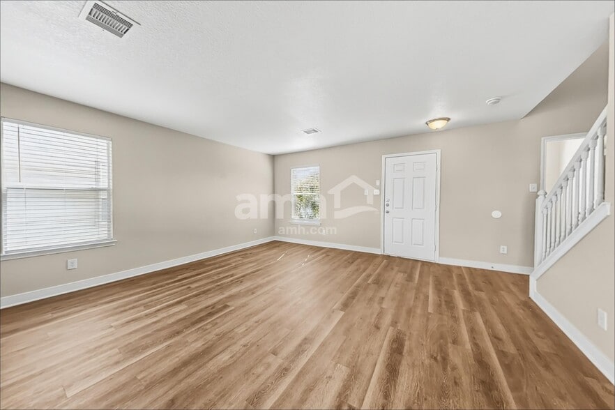 Building Photo - 7522 Drake Cyn