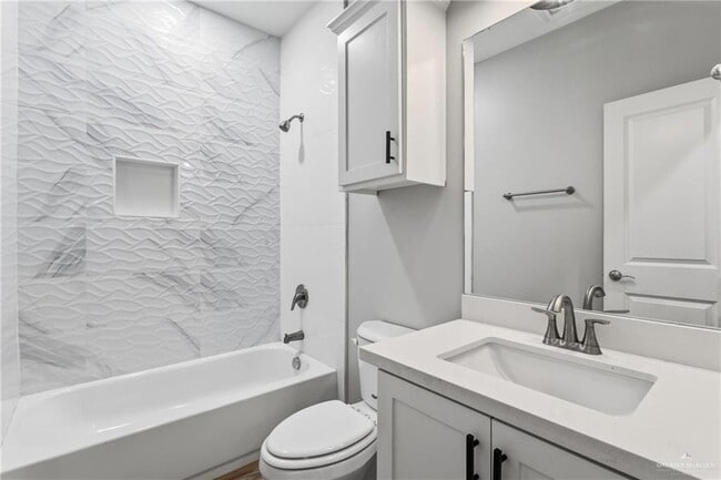 Building Photo - 2809 E Israel Ave