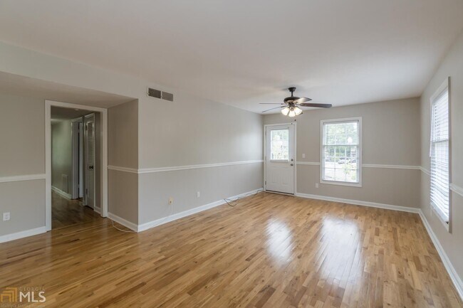 Building Photo - 3097 Colonial Way