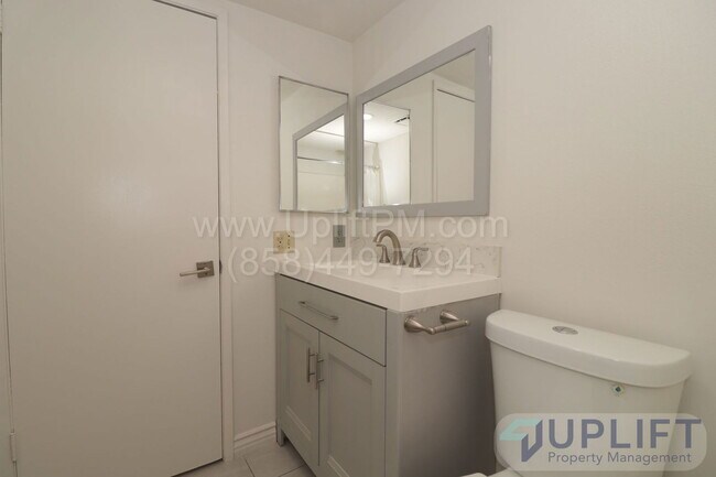 Building Photo - 5170 Clairemont Mesa Blvd