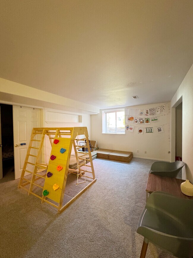 Building Photo - 1923 W Hampson Ave