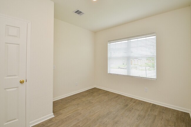 Building Photo - 27314 Clear Breeze Dr