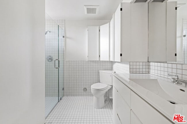 Building Photo - 1807 1/2 Edgecliffe Dr