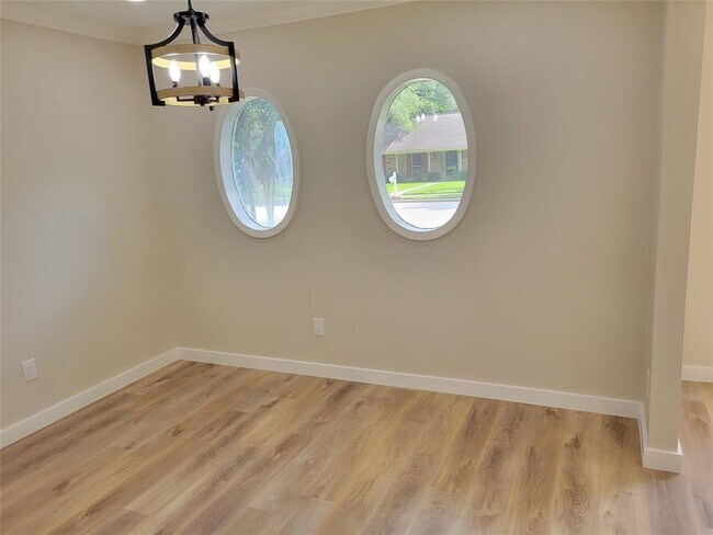 Building Photo - 1409 Drexel Dr