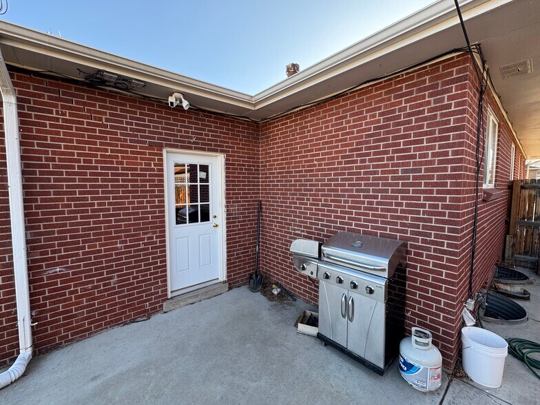 Building Photo - 6085 W Arkansas Ave