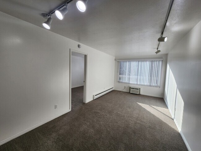 Building Photo - 717 S 600 E