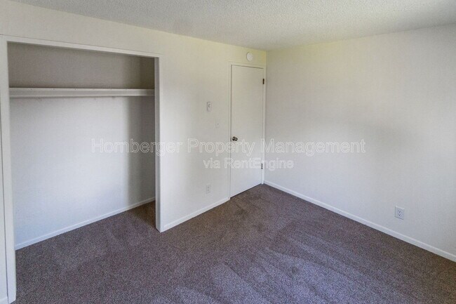 Building Photo - 2618 S Blake Rd