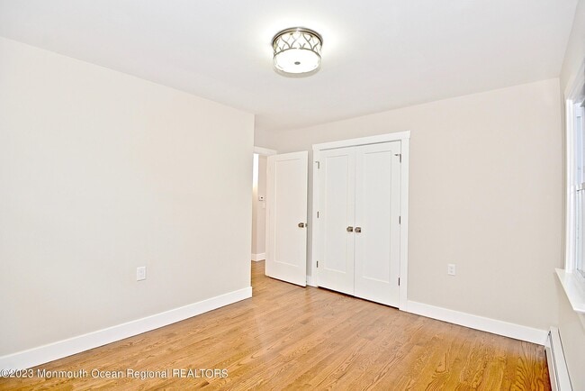 Building Photo - 57 Golden Glow Circus